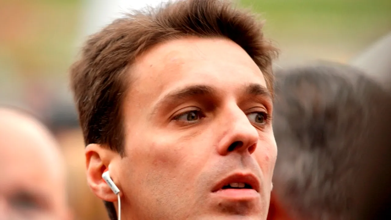 Mircea Badea, amendat după ce a fost prins circulând cu 138 km/h pe DN1. Reacția prezentatorului TV