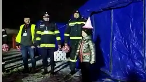 VIDEO emoționant. O fetiță de 7 ani din Ucraina și-a serbat ziua într-o tabără de refugiați. Reacția copilei când a văzut tortul