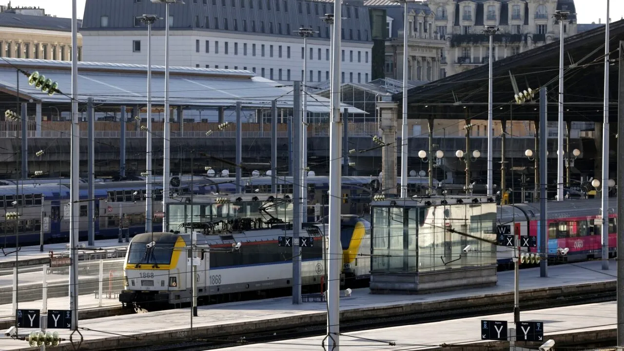 Trafic feroviar întrerupt după ce o BOMBĂ din al Doilea Război Mondial a fost găsită lângă Gara de Nord din Paris