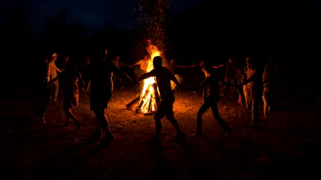 Crimă odioasă în Filipine. O bătrână a fost arsă de vie după ce ar fi refuzat să se alăture grupului religios întemeiat de familia sa