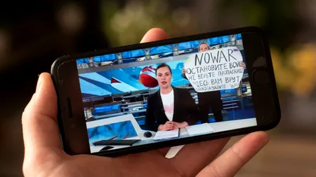 Ce pedeapsă riscă jurnalista din Rusia care a apărut în direct la televizor și a cerut oprirea războiului din Ucraina