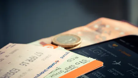 A găsit într-o cutie ascunsă sub pat un bilet de avion vechi de 19 ani. Surpriza pe care a avut-o când a trimis un mesaj companiei aeriene