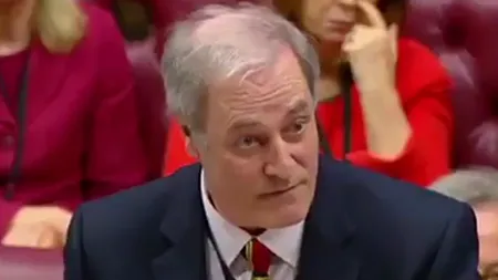 Un ministru britanic si-a dat demisia după ce a întârziat un minut la serviciu. Reacția Theresei May