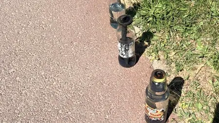 Un tânăr de 18 ani din județul Timiș, bănuit că a așezat mai multe sticle incendiare în apropierea sediului PSD Timișoara, este audiat de Poliție