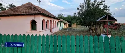 Localitatea din România în care o casă cu 4 camere se vinde cu 7.500 de EURO. Are o suprafață de 80 mp și un teren de 720 mp