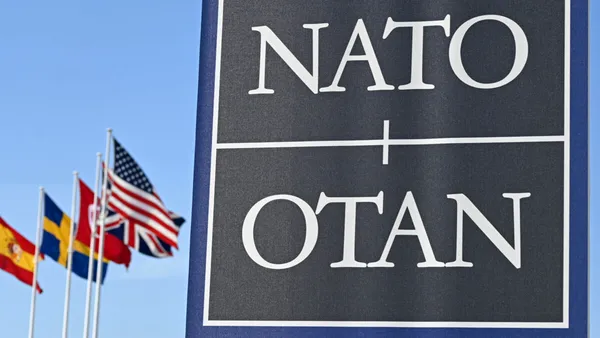NATO s-a reunit de urgență pentru a discuta incidentele cu drone din România și Polonia