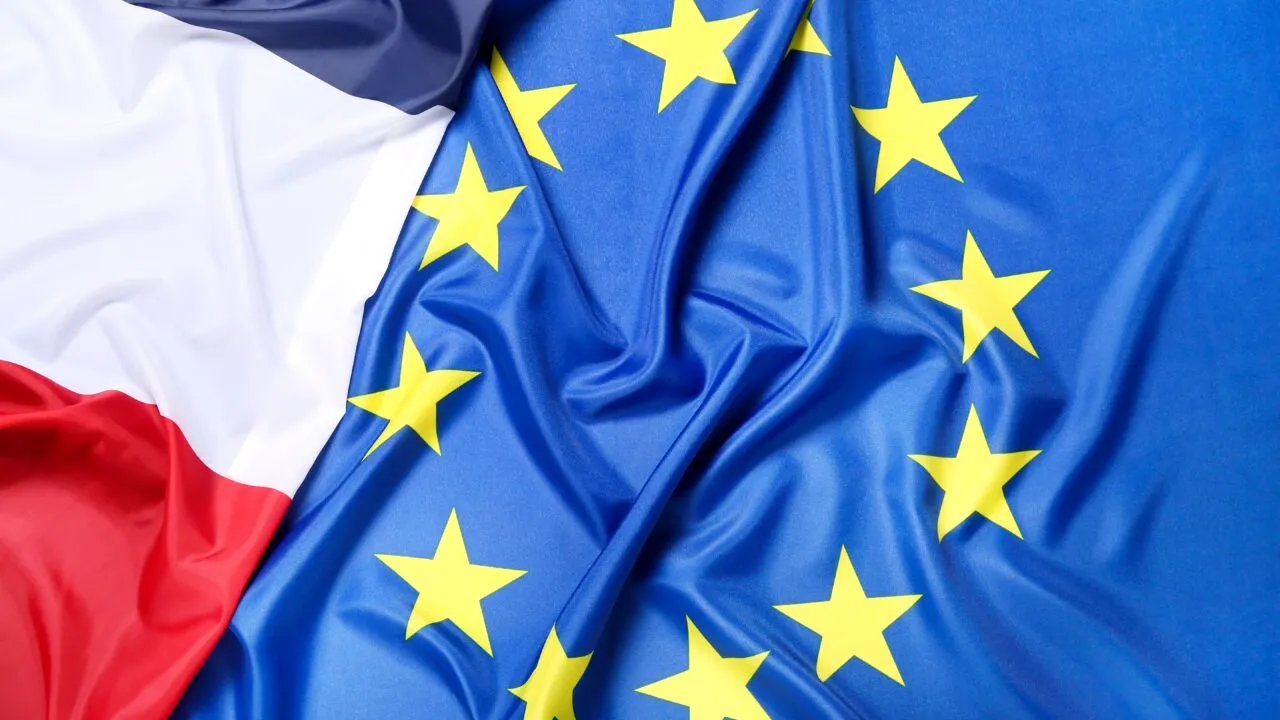 Le Monde: Franța trebuie să își relanseze INDUSTRIA /Europa poate fi competitivă într-un sistem comercial mondial echitabil