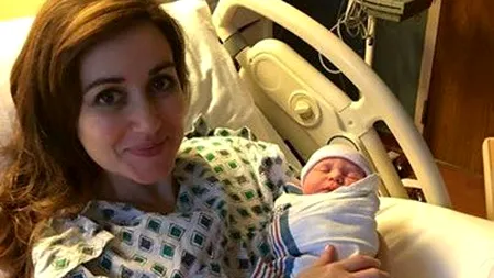 Faptul că urma să nască nu a oprit-o să asiste, mai întâi, venirea pe lume unui alt bebeluș. Gestul medicului care a emoționat o lume întreagă