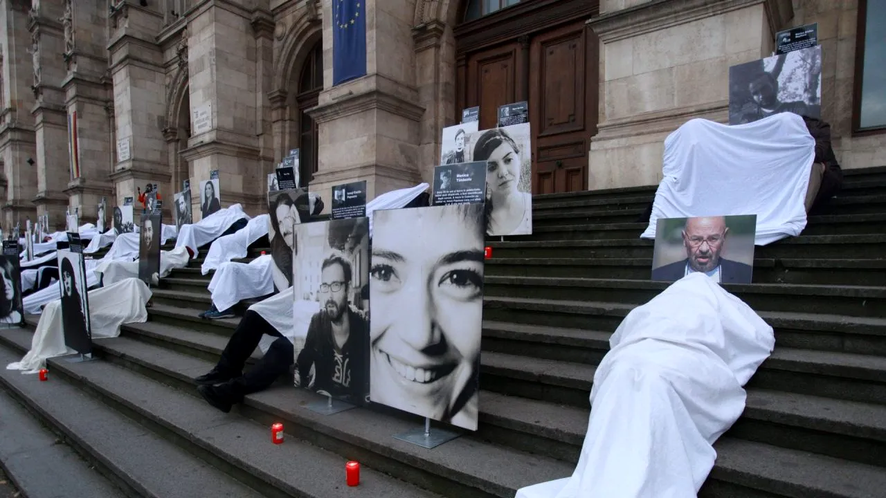 8 ȘTIRI DE LA ORA 8. Șase ani de la tragedia din Colectiv, marcați printr-un protest la Curtea de Apel și un marș comemorativ. Cum se simt supraviețuitorii