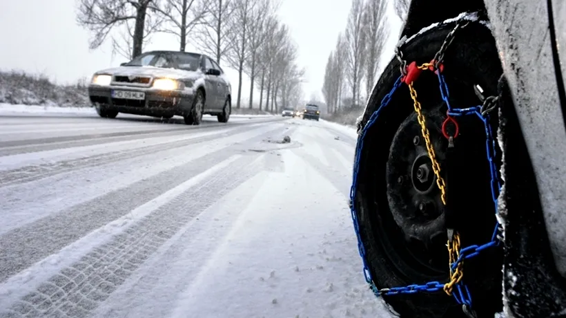 Circulație îngreunată din cauza zăpezii pe trei drumuri din Mehedinți, Caraș-Severin și Vâlcea