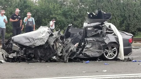 Impact violent între o mașină și un camion, pe Centura Capitalei. Șoferul autoturismului a fost dus la spital, în stare gravă, cu un elicopter SMURD (FOTO-VIDEO)