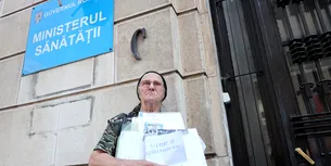 VIDEO | 1.000 de membri AUR strigă „demisia, Rafila”, în fața ministerului Sănătății. Alexandru Rafila spune că vaccinarea NU devine obligatorie