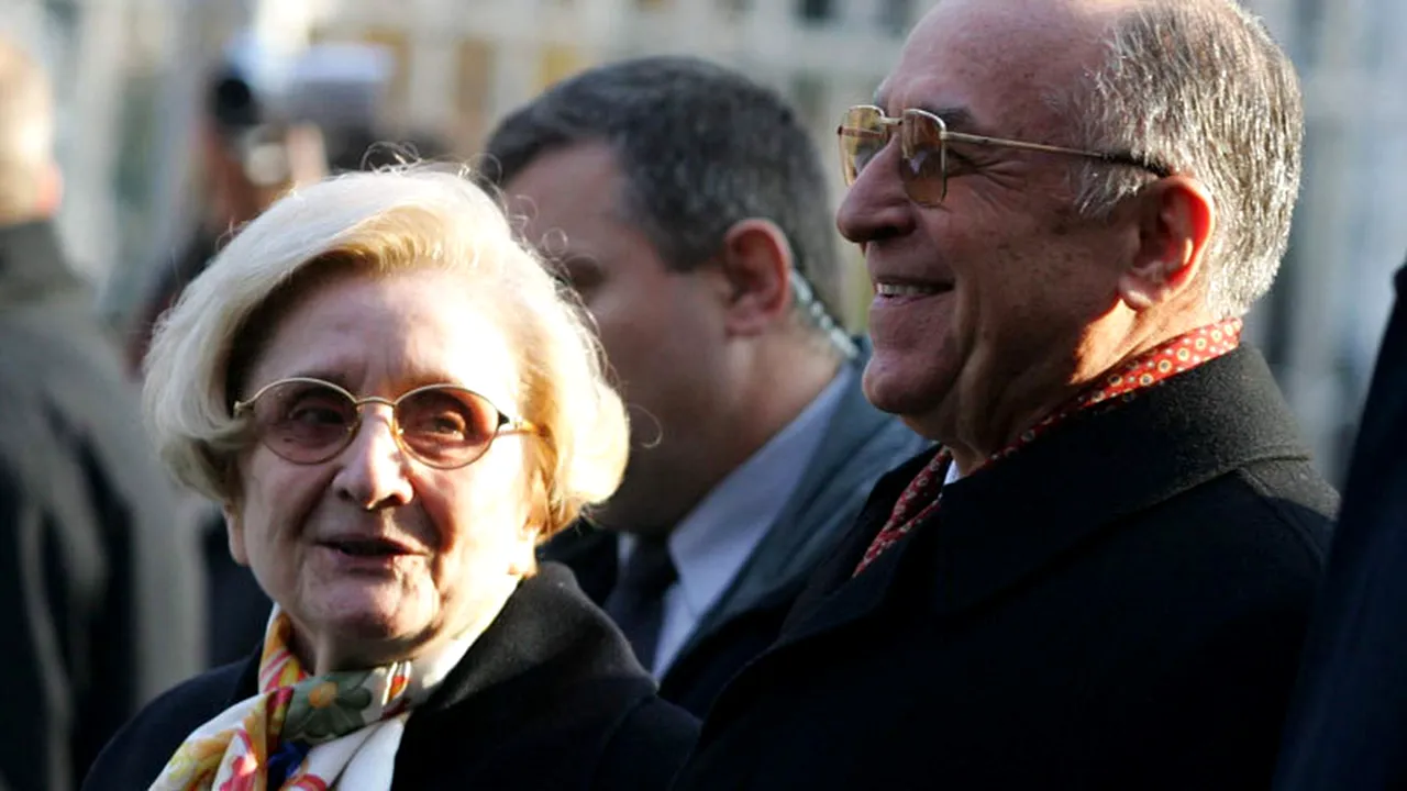 Ce a primit Ion Iliescu de la liderii PSD cu ocazia onomasticii
