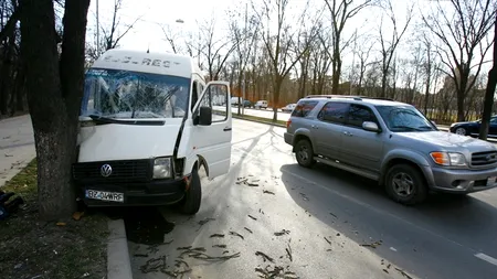 Poliția a luat la control șoferii de microbuze și taximetriștii. 41 de accidente, 3 morți și 58 de răniți grav în ultima perioadă, cu transportul public de persoane