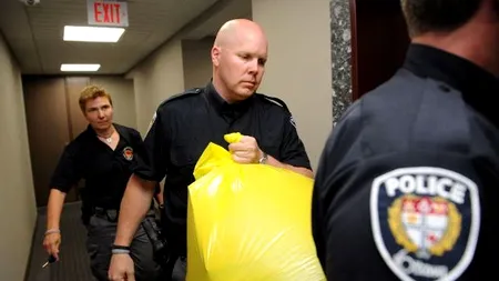 Două școli din Vancouver au primit colete cu RĂMĂȘITE UMANE