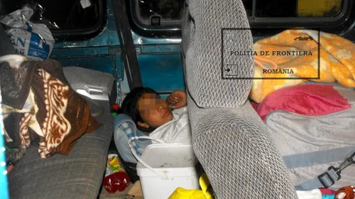 Polițiștii de frontieră au găsit o adolescentă de 15 ani ascunsă sub o pătură, în spatele unui microbuz. Unde voia să ajungă 