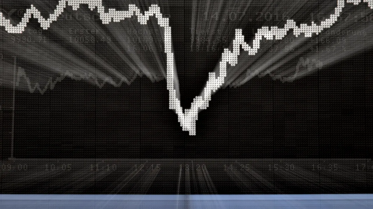 Criza economică din 2008 arată ALTFEL acum: Tăriceanu, Isărescu sau bancherii NU ȘTIAU ce va urma. Cum ne-au salvat multinaționalele