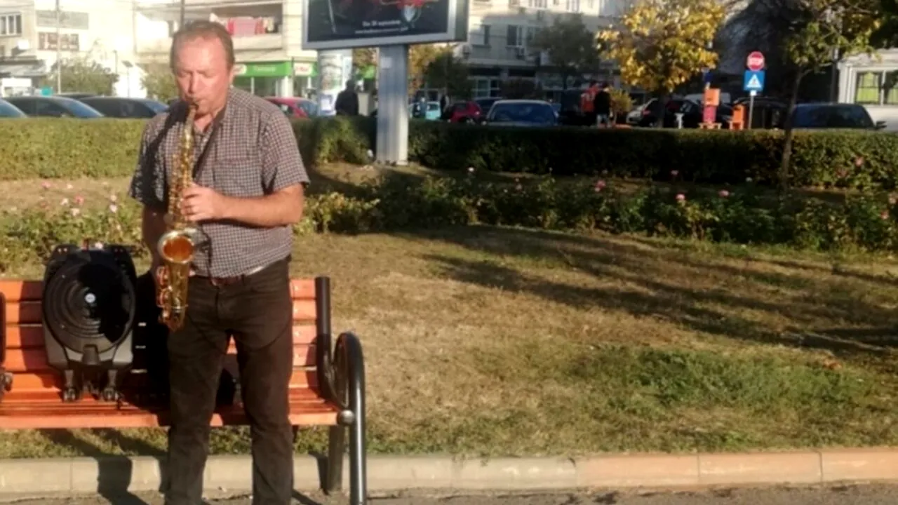 Povestea tulburătoare a lui Florin, profesorul din Ploiești care a ajuns să cânte în parcuri: „Așa îmi câștig existența acum”