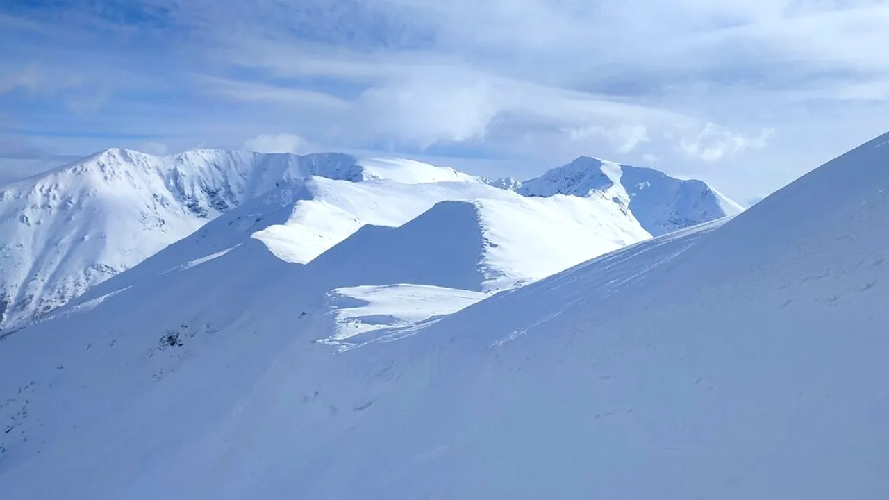 RISC uriaș de avalanşă în munţii Făgăraş. Avertismentul Salvamont România