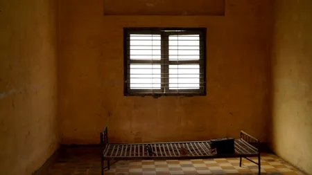 Un tânăr de 19 ani din Satu Mare a fost ținut în garaj și bătut cu ciocanul și lanțul. Acesta era folosit drept sclav de un bărbat de 39 de ani