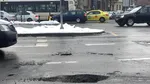 Cine plătește dacă îți lovești mașina pe șoselele pline de gropi din România. Tot ce trebuie să știi despre recuperarea daunelor