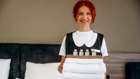 Ce salariu are o cameristă la Mamaia Nord în 2025. Sumele diferă în funcție de locație, iar în hotelurile de lux sumele sunt foarte tentante