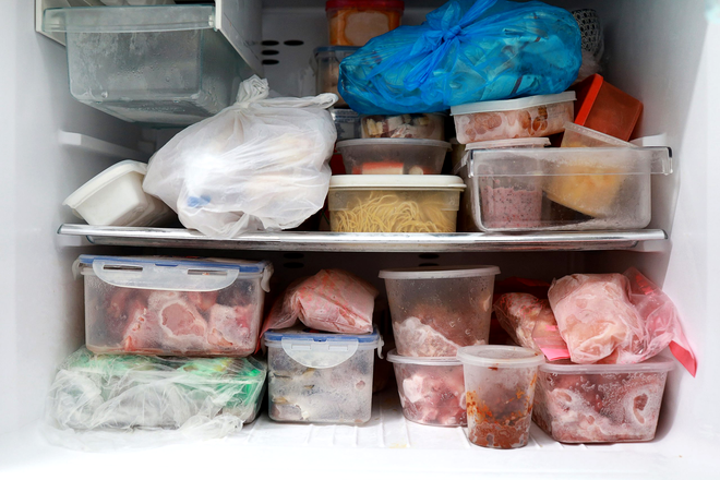 Câte luni pot fi păstrate în congelator următoarele alimente: peștele, carnea de porc, de pui și de vită. Puțini români știu asta