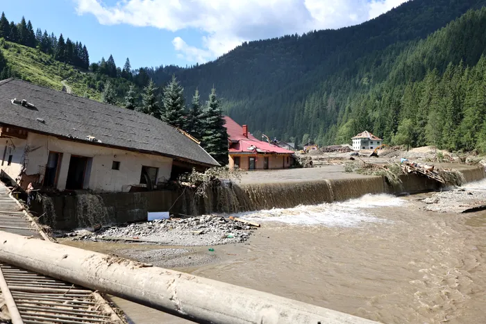 Case și gospodării din localitatea Brosteni, judetul Suceava, distruse de inundațiile din august 2025. MIHAI POP / GMN / MEDIAFAX FOTO