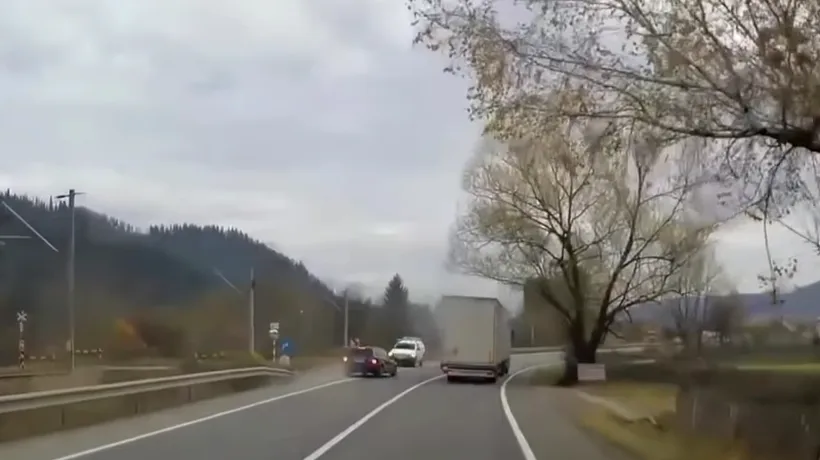 Veste proastă pentru șoferul filmat în Suceava când depășește pe linia continuă, în curbă  / „Îl omoram pe ăla, care-i problema? Am asigurare la mașină VIDEO 