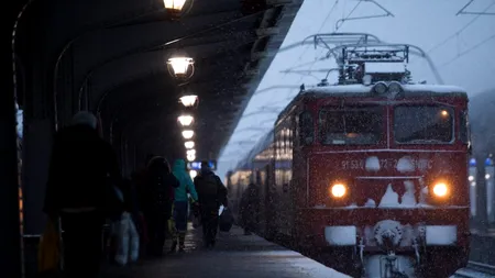 Mașină lovită de tren, în Timiș. Doi italieni au fost transportați la spital