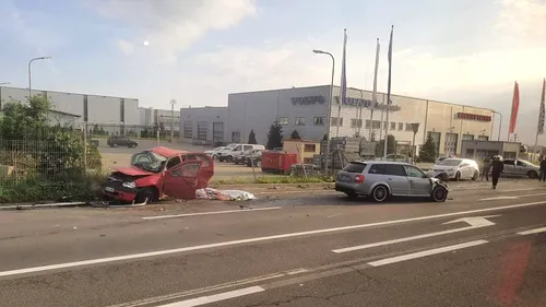 Accident grav în județul Brașov, pe DN73. O persoană a murit și două au fost rănite, după impactul dintre două mașini (FOTO-VIDEO)