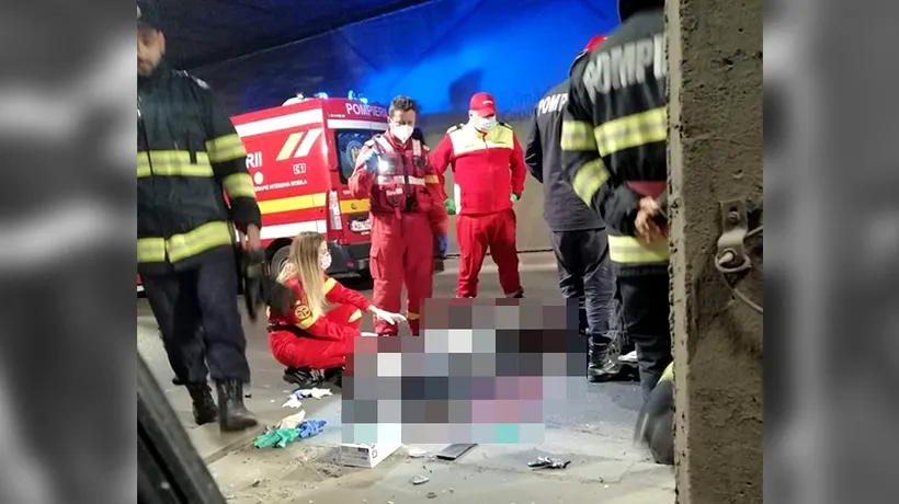 FOTO | Un motociclist din București a murit în Pasajul Unirii, după ce s-a izbit de stâlpii dintre sensuri
