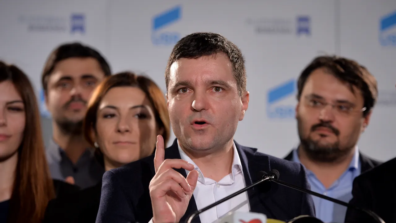 Congres cu final aranjat la USR. Cum au fost scoși din cursă oamenii lui Nicușor Dan. „Faptul că unul din candidați s-a retras spune multe despre situația din partid