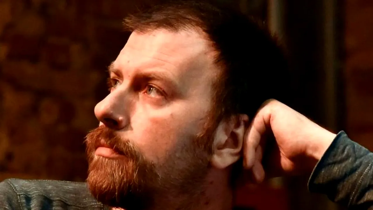 Adrian Albu, supraviețuitor Colectiv: „Un zeu mic și meschin, permanentizat în funcție, care ține neapărat ca toate deciziile să treacă prin pixul LUI”