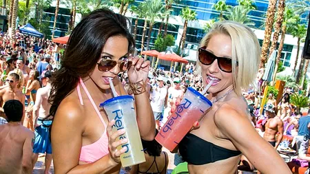 Pistoale cu șampanie și note de plată de sute de mii de dolari: cum arată cele mai excentrice petreceri din lume