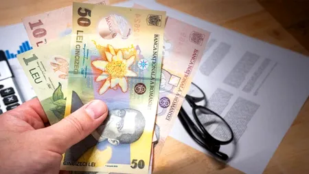 Bani SUPLIMENTARI la pensie în decembrie. 375 de lei intră direct pe carduri