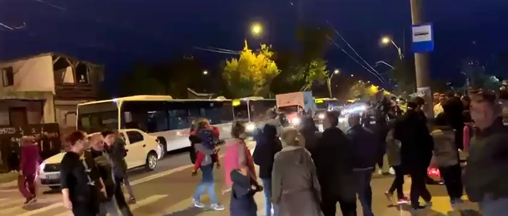 Protest în București după moartea unui tânăr de 19 ani, lovit de mașină. Zeci de oameni blochează trecerea de pietoni din zona în care s-a petrecut accidentul | VIDEO