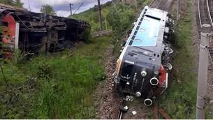 FOTO | O locomotivă a deraiat între Bănița si Merișor. Mecanicul locomotivei a fost rănit. Traficul feroviar este blocat