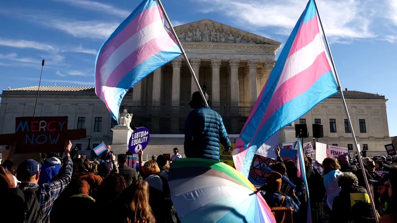 Reuters: Curtea Supremă a SUA urmează să se pronunțe asupra unor cazuri privind armele de foc și sportivii transgender