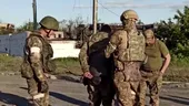 VIDEO | Rușii au făcut publice imagini cu soldații din Azovstal care s-au predat. Colonel FSB: „Nu pot fi lăsați în viață!”