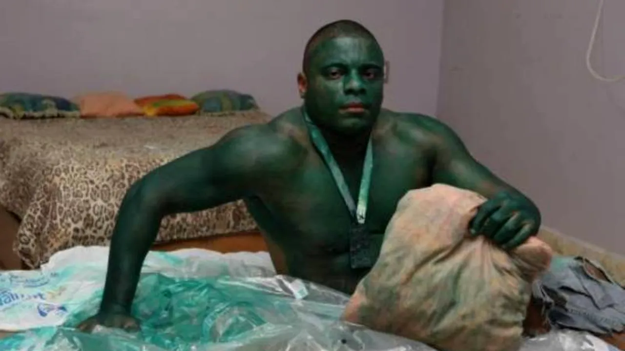 A intrat în pielea lui Hulk, dar nu a mai scăpat de culoare