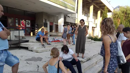 Cazul de la Caracal îi scoate pe români în stradă. Au loc proteste în mai multe orașe: Tragedia din Caracal, un nod într-o rețea de distrugere / La Cluj, oamenii au scris pe zona pietonală #112 și #19 ore - VIDEO