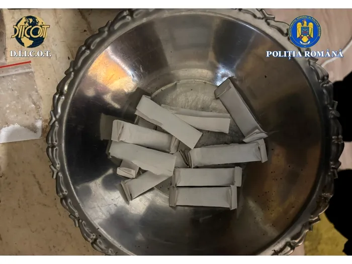 Poliția Bihor a arestat preventiv un bărbat din Oradea pentru trafic de droguri de mare risc FOTO: Poliția Română