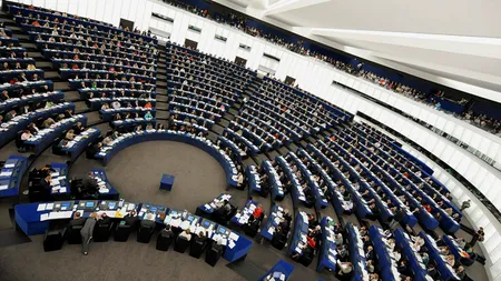 UPDATE | Alertă de apă îmbuteliată contaminată în Parlamentul European. Personalul și deputații au fost avertizați să nu se atingă de sticle