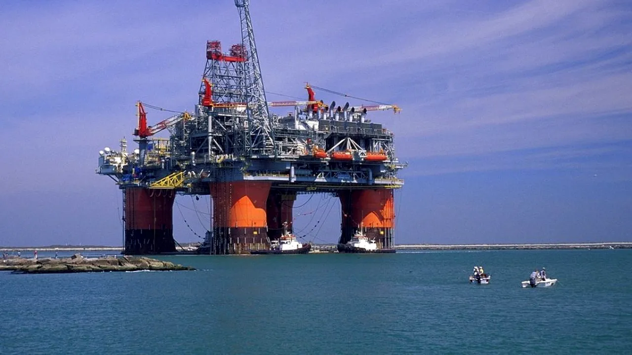 Lovitură dură pentru rușii de la Lukoil. Ce restricții pune Guvernul în cazul extracției de gaze la Marea Neagră