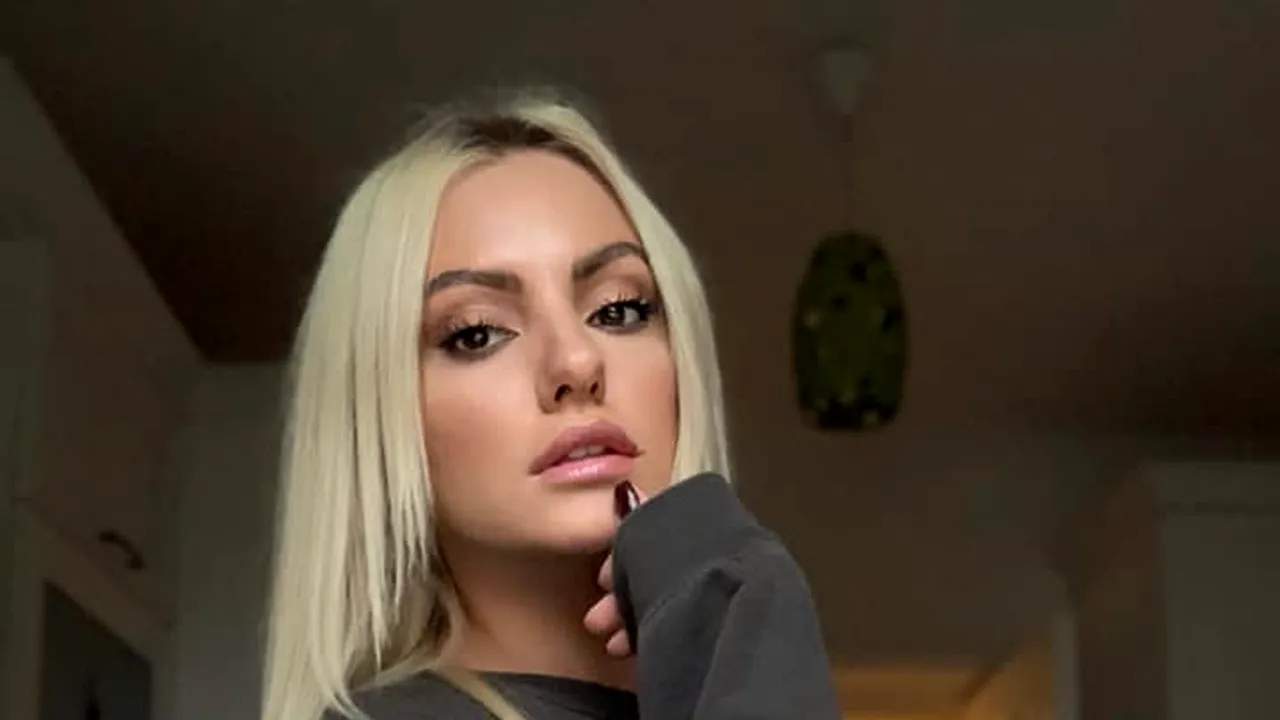 ALEXANDRA STAN șochează din nou. Alt videoclip interzis minorilor: „Pe ăsta tot din greșeală l-ai pus?” | VIDEO