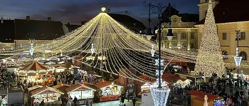 Cât costă o noapte de cazare ca să vezi Târgul de Crăciun din <i class='ep-highlight'>Sibiu</i> de la fereastra camerei tale