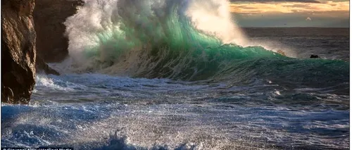 Imagini spectaculoase cu valuri, surprinse de un fotograf italian