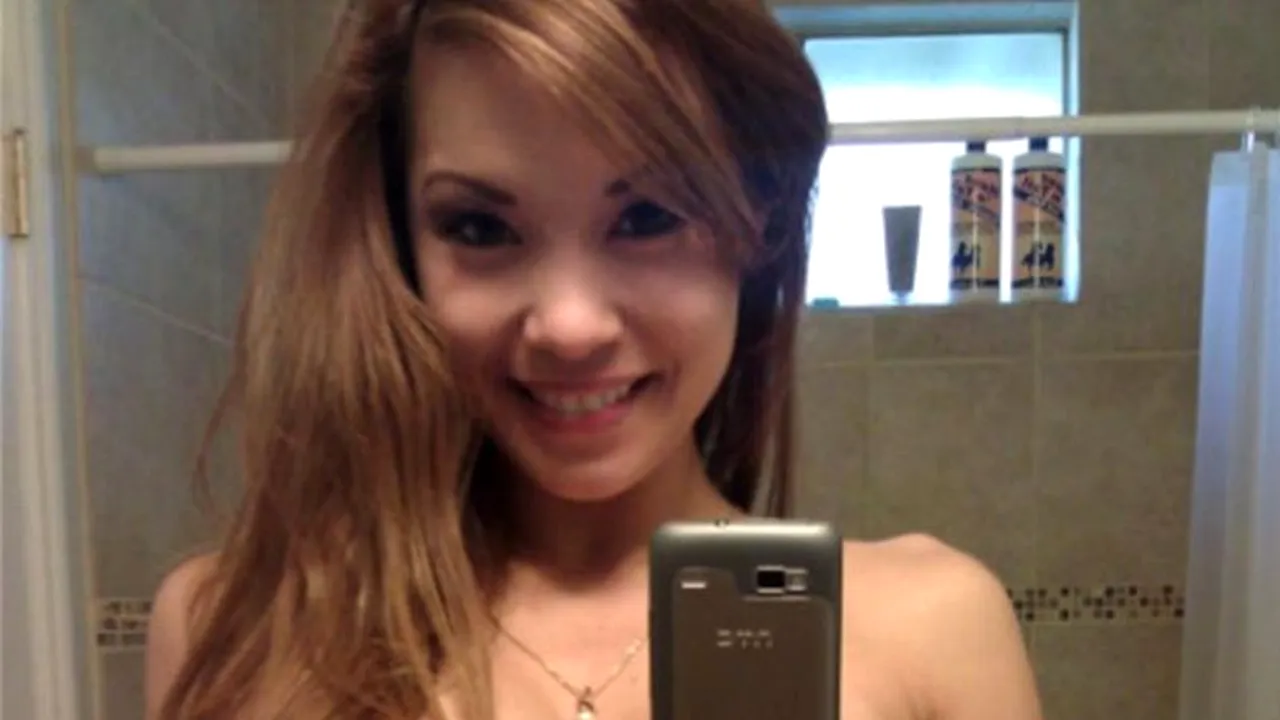 Un nou curent printre adolescente: ce clipuri postează pe YouTube