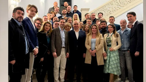 Bolojan i-a anunțat pe liberali că nu demisionează. „Când te înjură unii, e ca o binecuvântare”